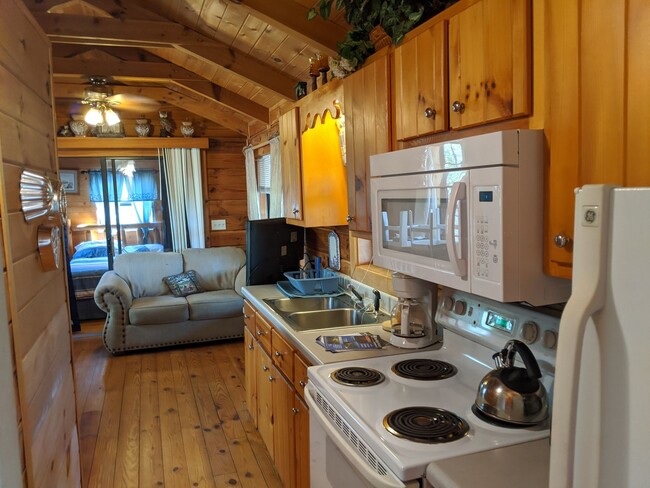 Building Photo - 2 Bed 1 Bath Cabin- All Utilities Included...