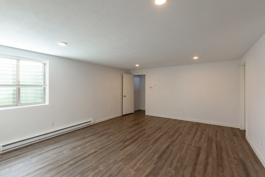 Building Photo - 3507 E 57th Ave