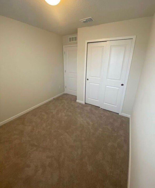 Building Photo - Isles of Lake Nona!!  3 Bedroom 2.5 Bathro...