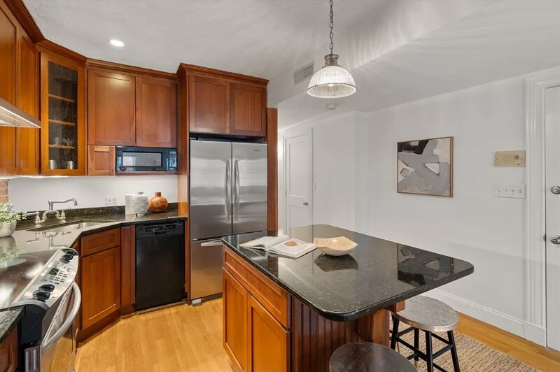 Building Photo - 156 Prince St