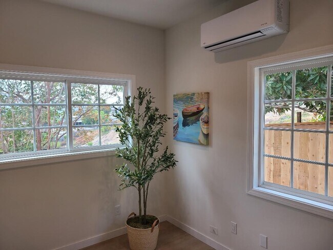 Building Photo - 1162 Hacienda Dr
