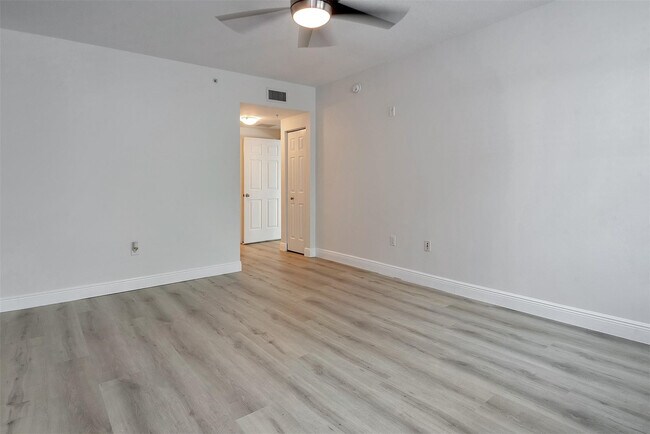 Building Photo - 2421 NE 65th St