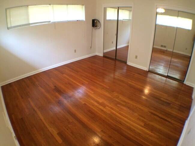 Building Photo - Charismatic 3 Bed 2 Bath Home!
