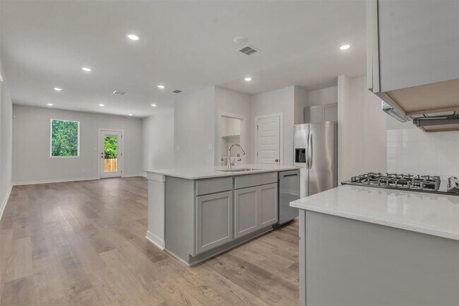 Building Photo - 212 Bendecido Loop