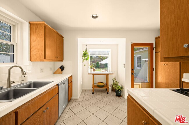 Building Photo - 6112 W 77th St