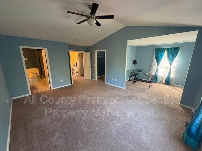 Building Photo - 74 Oxford Ct