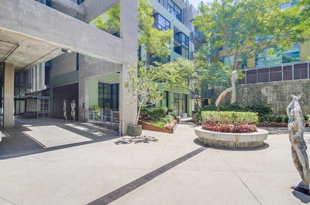 Building Photo - 321 10th Ave