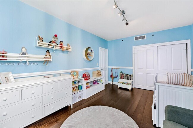 Building Photo - 2127 Brickell Ave