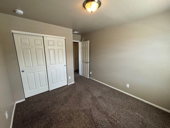 Building Photo - ***$500 Off 1st Months Rent*** Stunning 4BD/3BA Home in North Longmont - Available NOW!