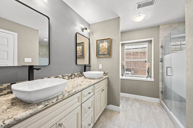 Building Photo - 43 Hickory Oak Dr