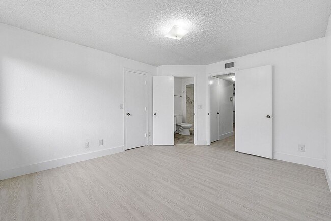 Building Photo - 417 Vista Isles Dr