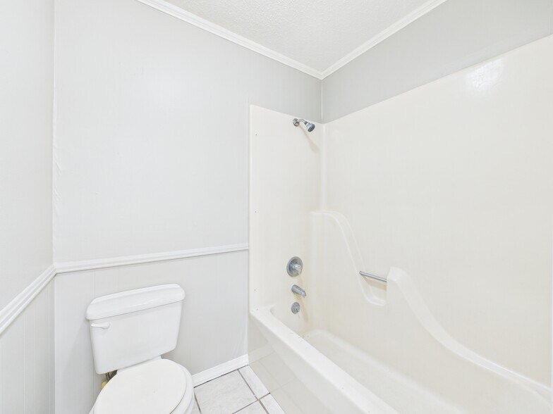 Building Photo - 107 Guillot Rd