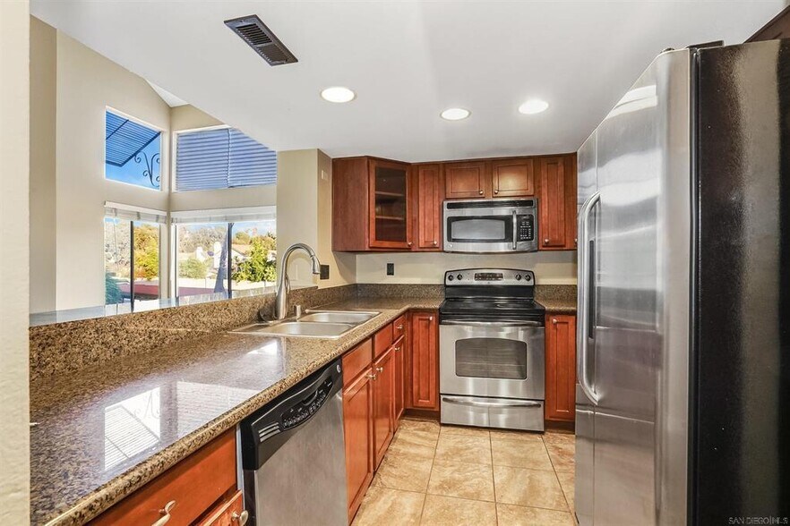 Building Photo - 15383 Maturin Dr