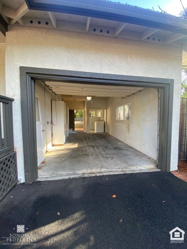 Building Photo - Updated 3bd+ Home In Glen Ellen