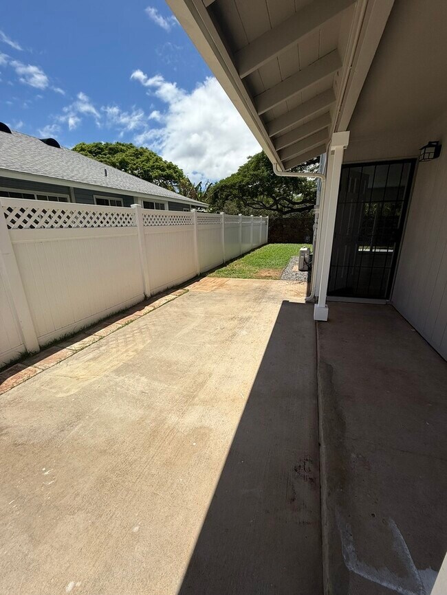 Building Photo - Beautifully Renovated 5-Bedroom Home | Spa...