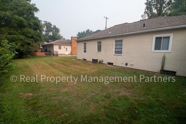 Building Photo - Charming 3 Bed 1 Bath Corner-Lot Ranch on 0.25+ Acres - Lawncare Included