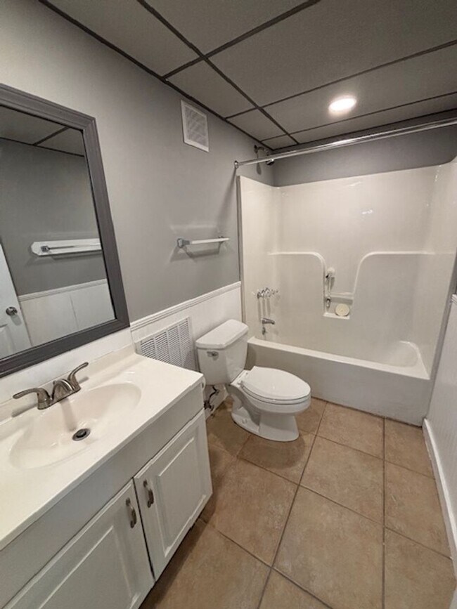 Building Photo - Updated Remodeled Large Open Split-Level Home with Full Finished Basement!