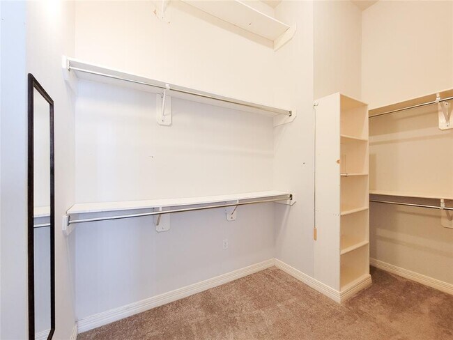 Building Photo - 3218 Vanity Dr