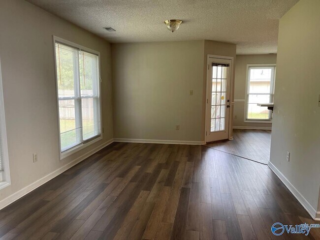 Building Photo - 118 Todd Dr