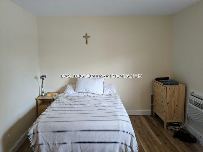 Building Photo - 720 Bennington St.