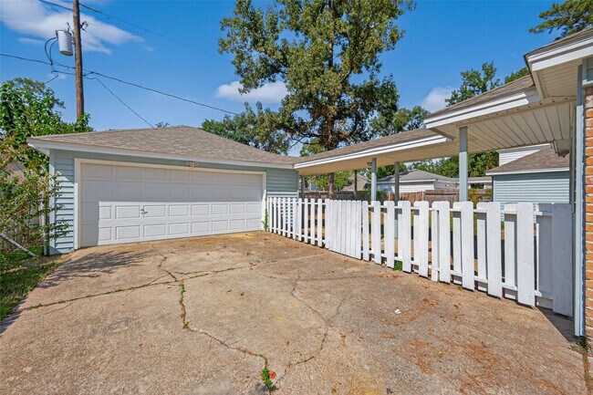 Building Photo - 1714 Corral Dr