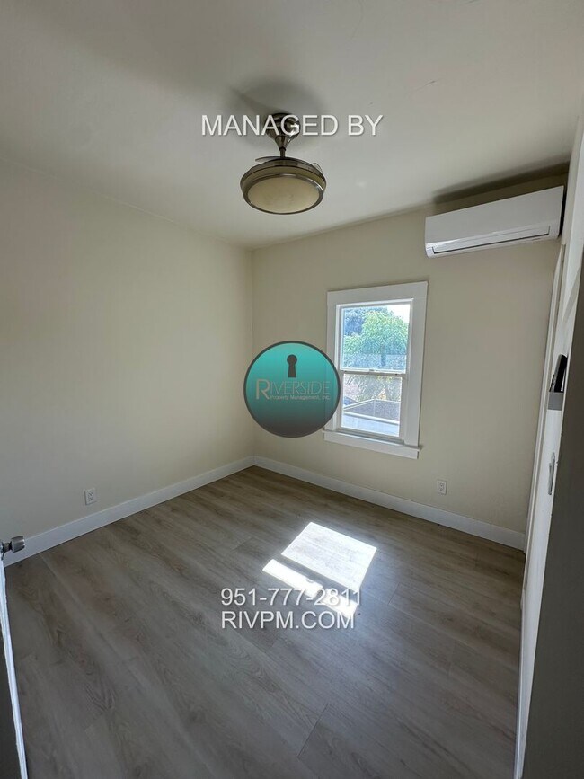 Building Photo - Beautifully Updated 2-Bed, 2-Bath Riverside Home on a Huge Lot!