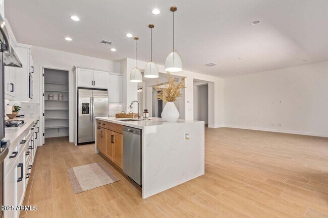 Building Photo - 8543 W Palo Verde Dr