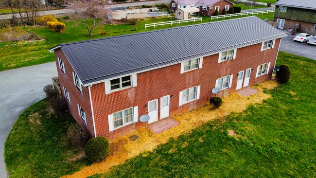 Building Photo - Hickory Hills Townhomes