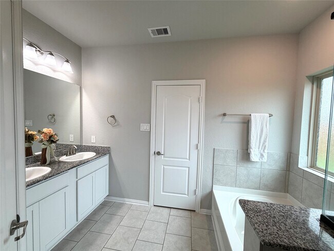 Building Photo - 31755 Wellington Pass