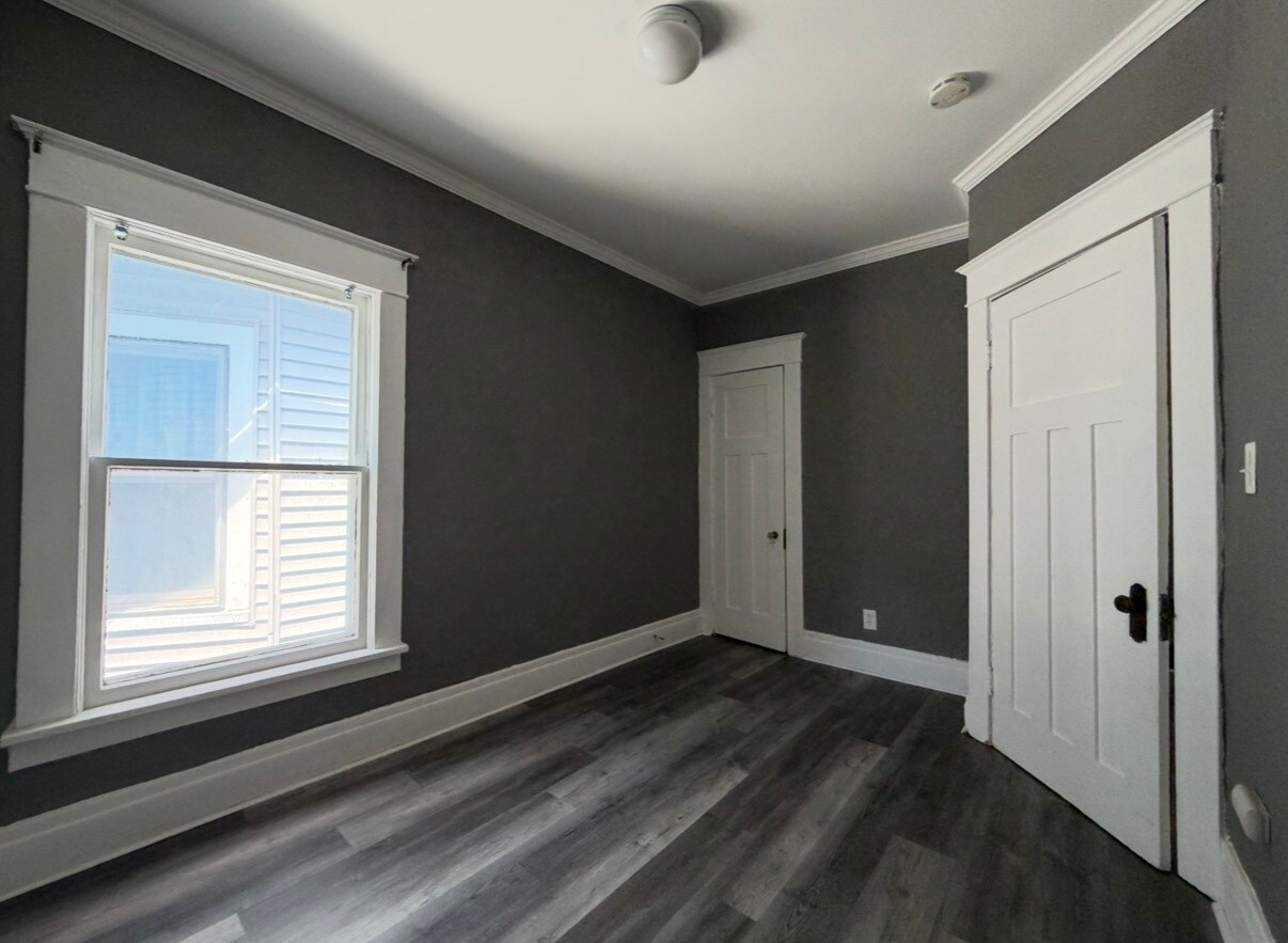 Building Photo - 1042 Elmwood Ave