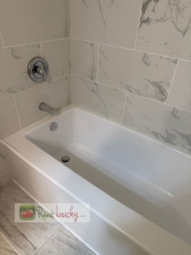 Building Photo - Fully Remodeled & Super Cute 2-Bedroom Cot...