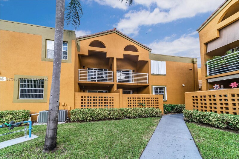 Primary Photo - 9705 Fontainebleau Blvd