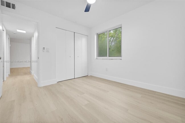 Building Photo - 12101 NE 6th Ave