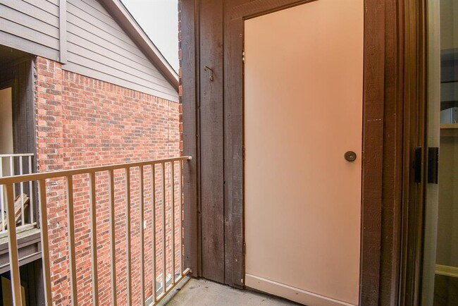 Building Photo - 3100 Walnut Bend Ln