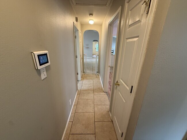 Building Photo - Well Maintained One-Story in Westchase | No Carpet + New Pergola + Prime Location