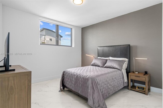 Building Photo - 17111 Biscayne Blvd