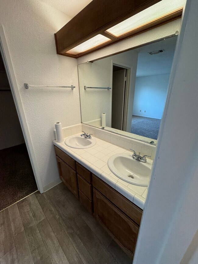 Building Photo - 1042 Awani Dr