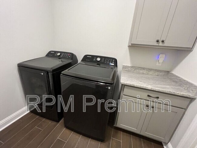 Building Photo - 14401 Sterling Oaks Dr