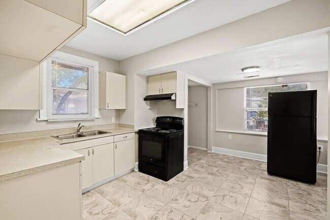 Building Photo - 1128 Belleair Rd