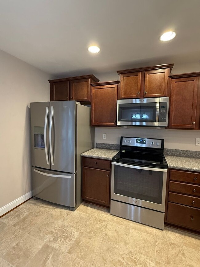 Building Photo - One Level 3 Bedroom 2 Bath Home in Hollins Area