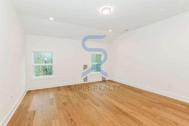 Building Photo - BRAND NEW 5BR MODERN FARMHOUSE | NEAR LAKE LANIER