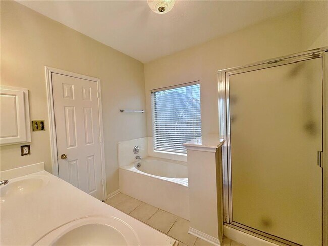 Building Photo - 2519 Silver Meadow Dr