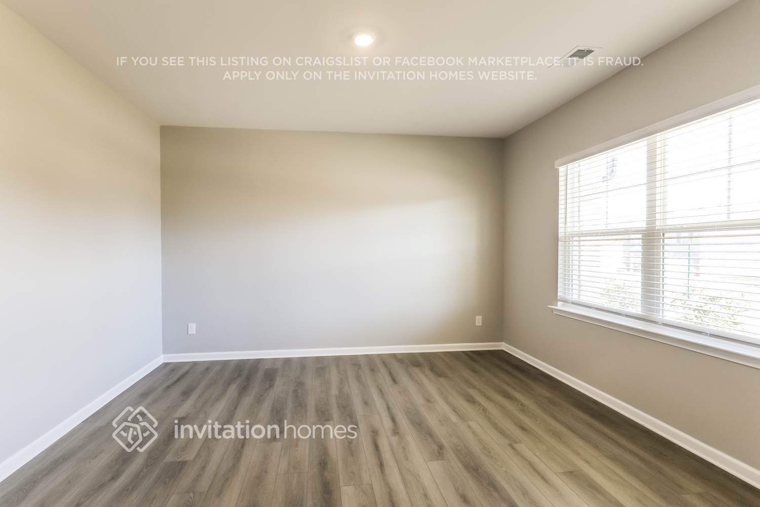 Building Photo - 537 Almere Dr