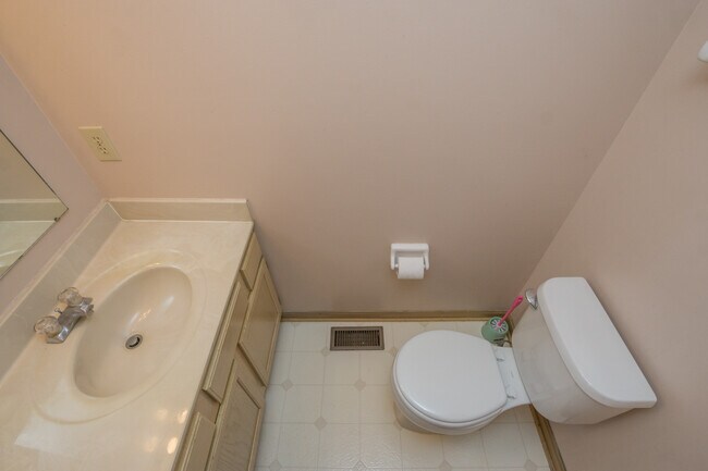 Building Photo - 6657 Delburn Ct