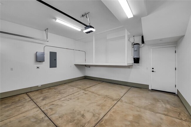 Building Photo - 2304 Harriman Ln