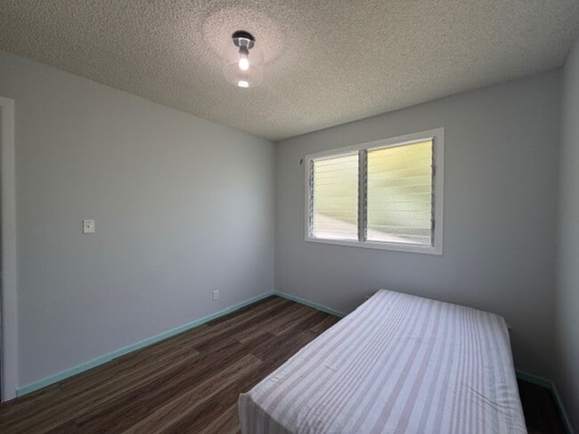 Building Photo - Charming 3 bedroom 2 bathroom House