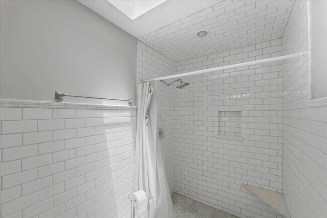 Building Photo - 850 NE Ixora Dr