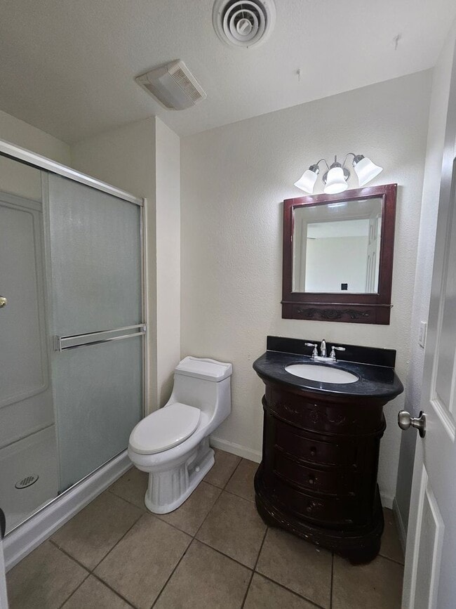 Building Photo - 3 bed 2 bath Live Oak