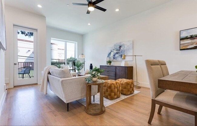 Building Photo - 1902 N Carroll Ave