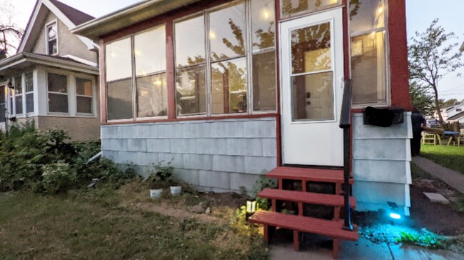 Building Photo - 609 Van Buren Ave